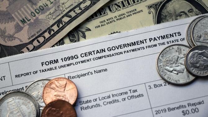 Así es como deben declarar sus impuestos quienes recibieron cheques de desempleo